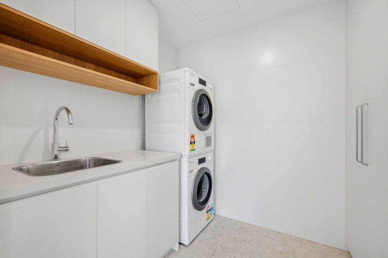 House-Like Proportions, Apartment Ease