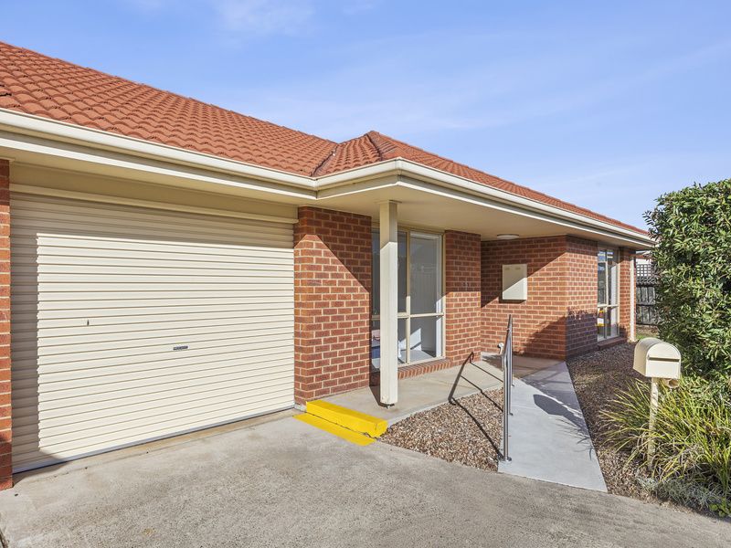 Stylish, Secure & Serene Living in Leafy Bradshaw Court