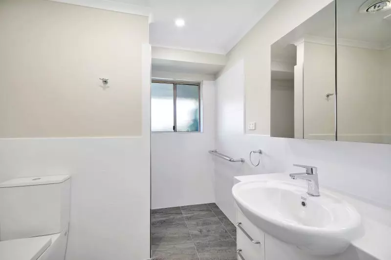 Stand alone villa, ready now!