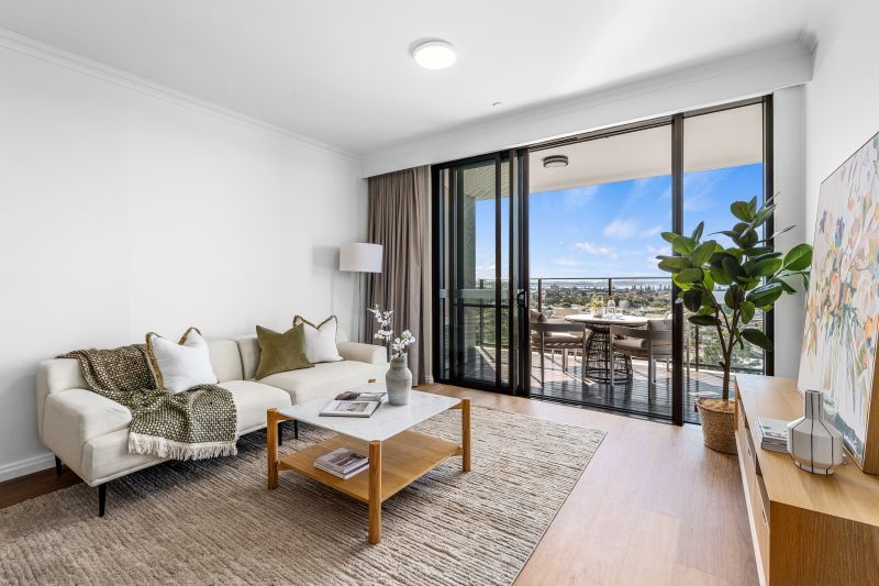 Superb Lifestyle Offering Stunning Bay Views