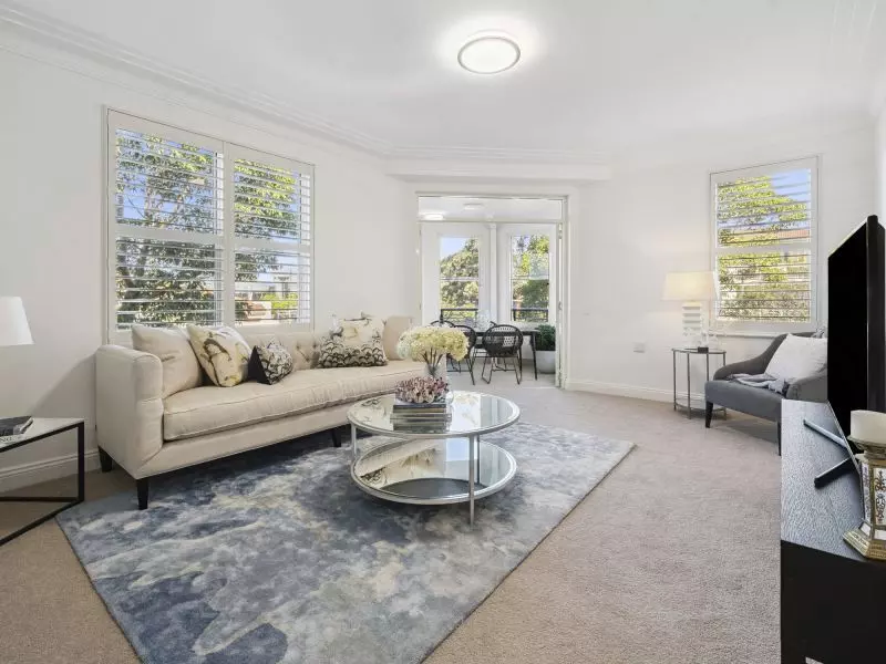 Elegant sun-enriched corner apartment