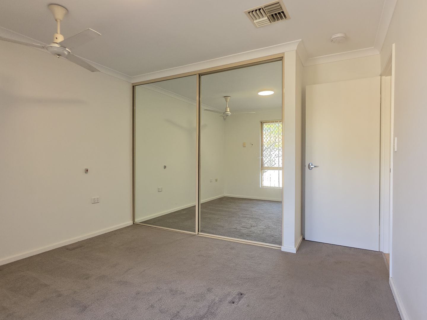 Welcoming two bedroom Vila - Perfect location in Bentley (refurbished before settlement)