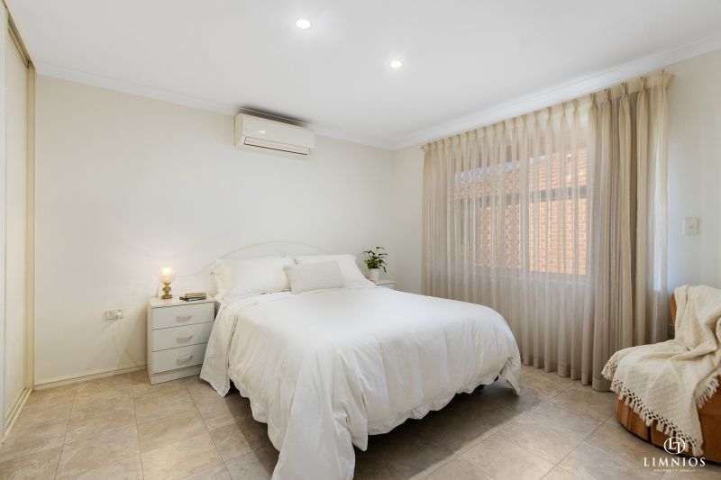 SOLD!. Beautifully presented, well maintained villa for the Over 55s
