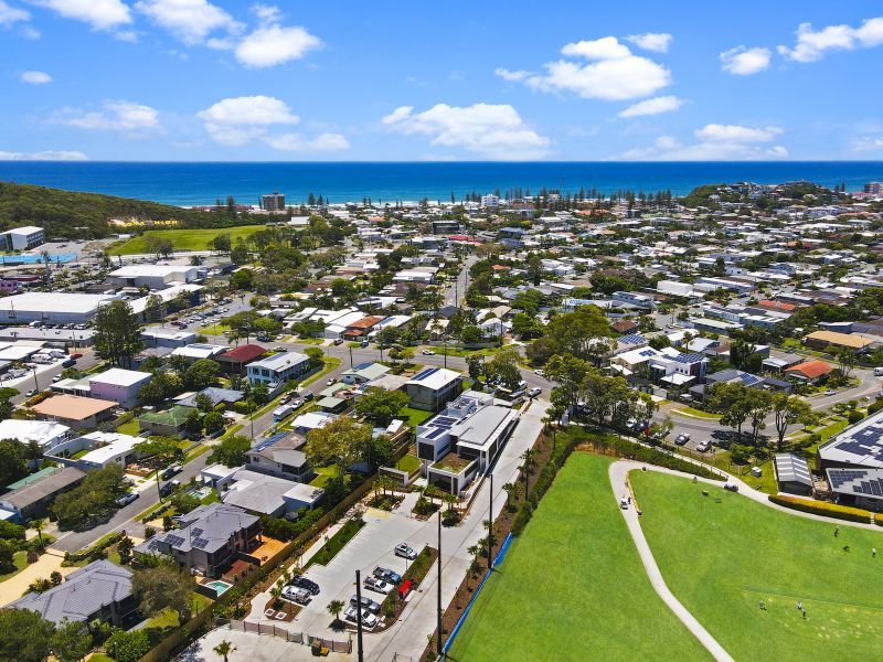 South-facing apartment with stunning Burleigh Golf Course views
