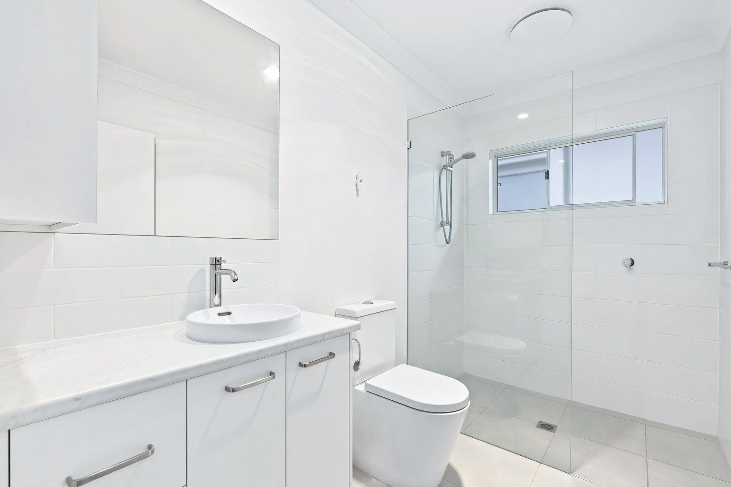 Modern Style, Prime Location