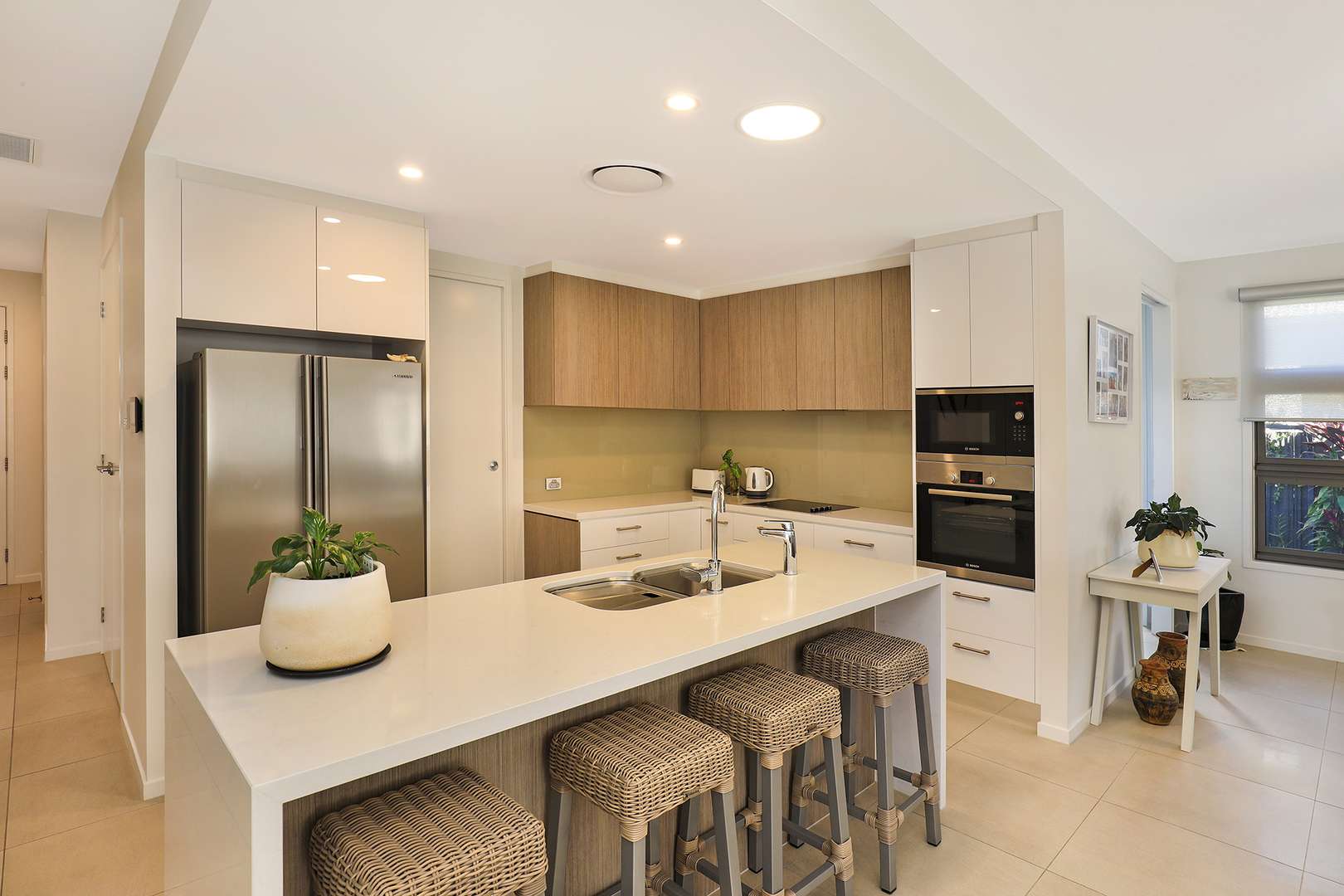 Immaculate, Stylish + Corner Position! V96 Living Gems