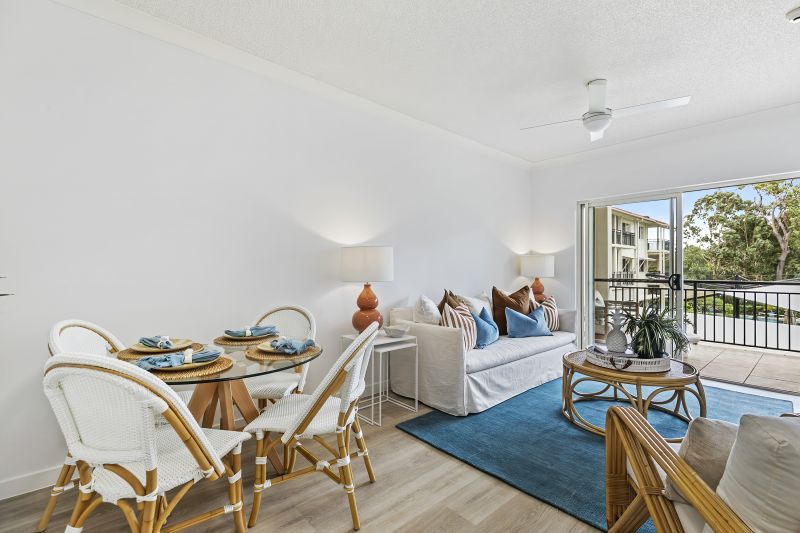 Sunny 1-bedroom apartment with beautiful community views