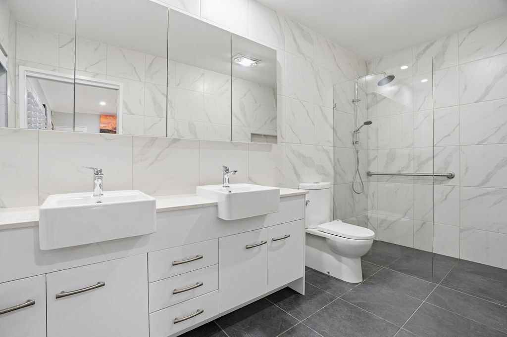 160 Caloundra Cay