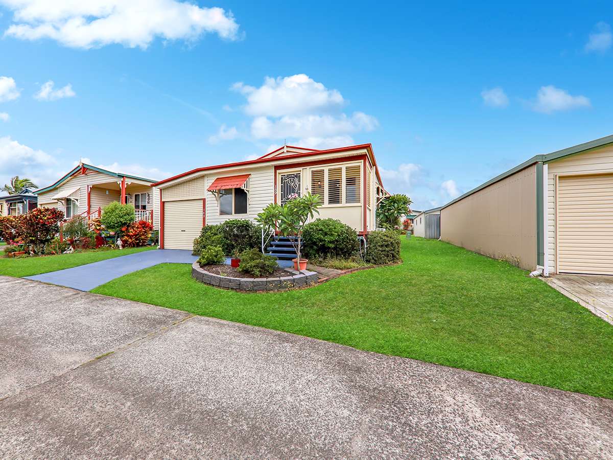 2 Bedroom Villa - Garage - Outdoor Alfresco Area - Move In Ready!