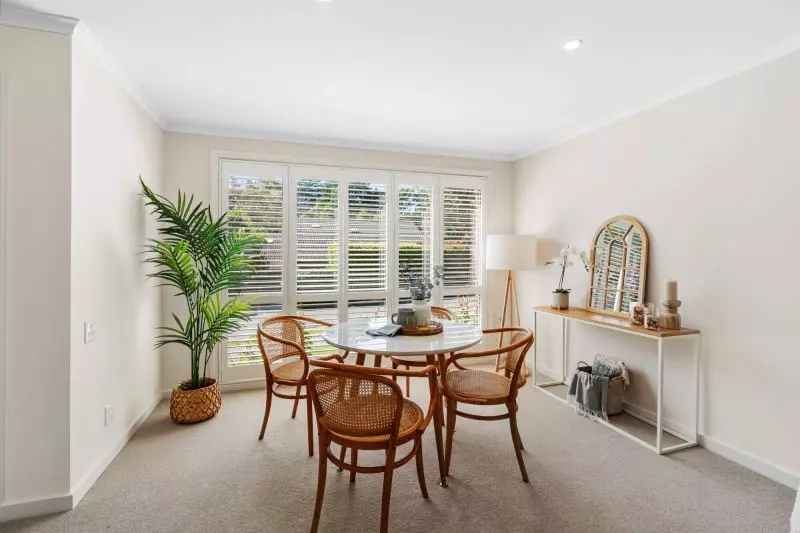 DEPOSIT TAKEN - Light & bright ground floor unit with rear courtyard and single garage