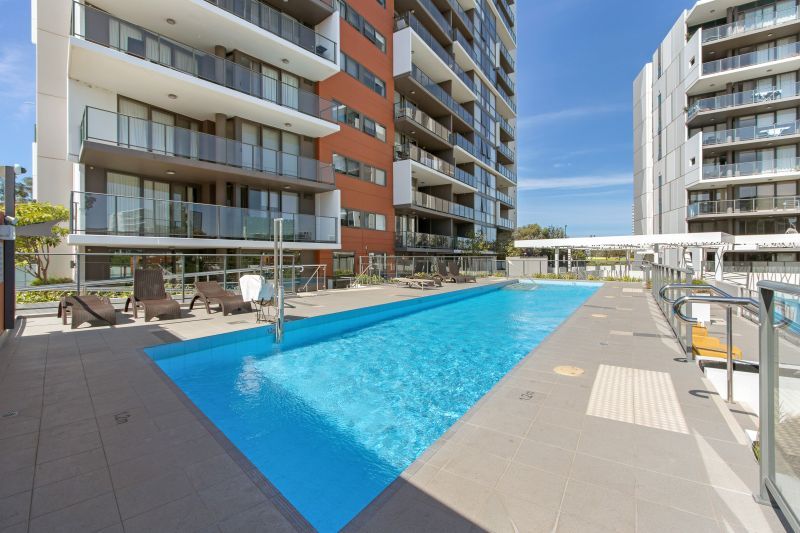 Superb Living by the River