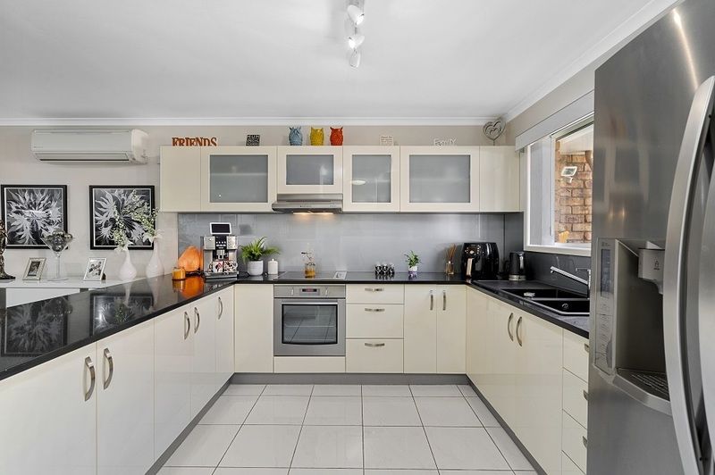 Stunning, spacious two bedroom villa with solar water and electricity!