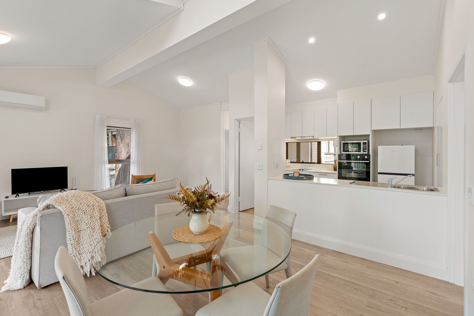 Well-Designed Apartment with Lovely Outlook - Unit 44