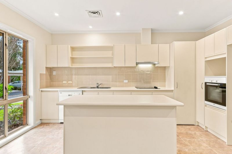 Updated, low-maintenance retirement living!