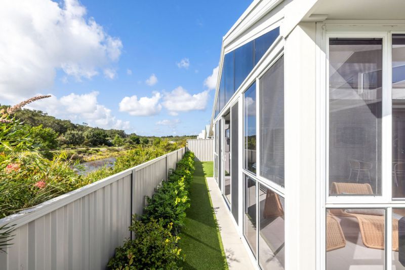 Sun-Drenched Sanctuary - Panoramic Bushland Views