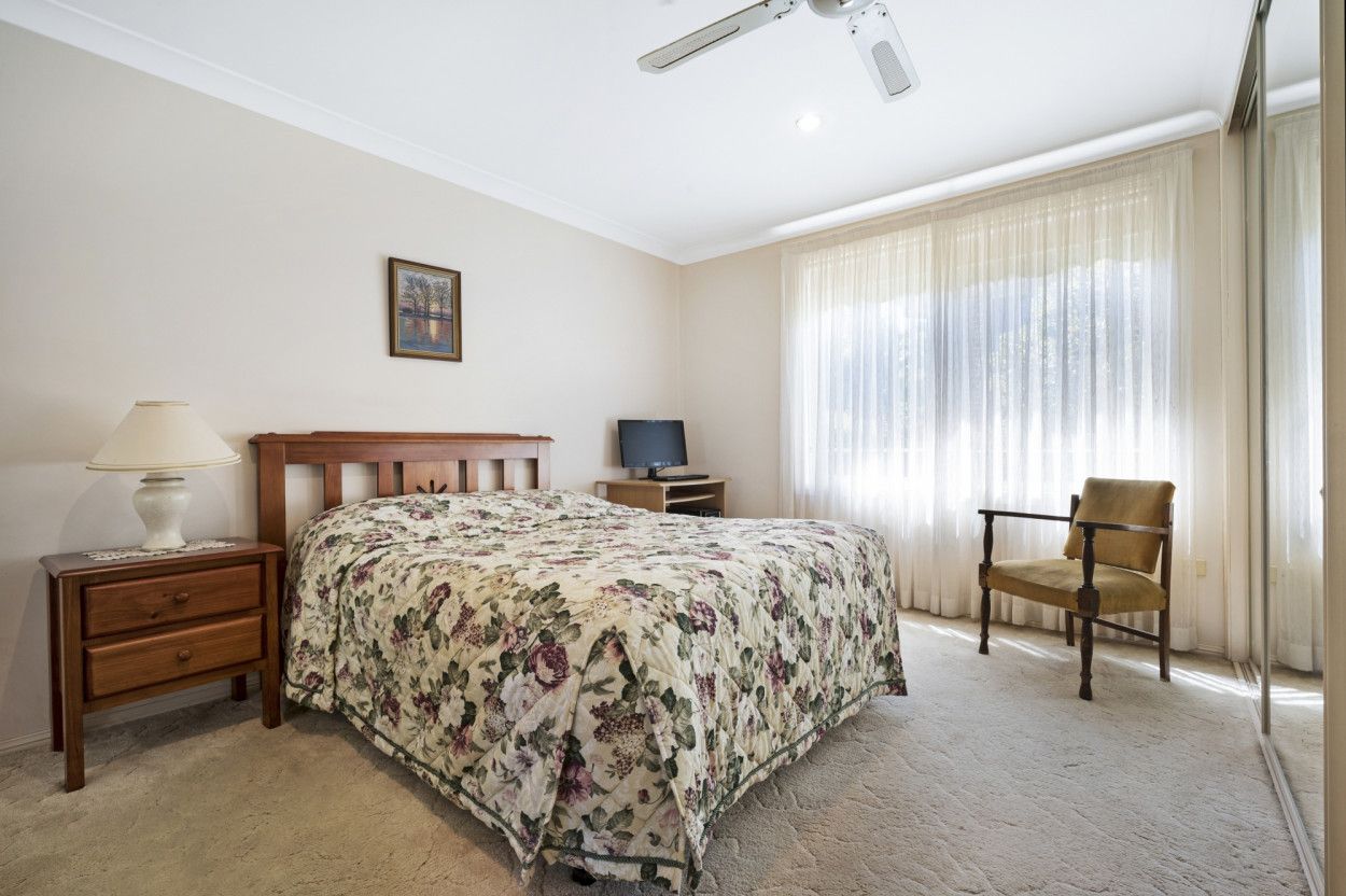 2 Bedroom Retirement– Walk to Round Corner!   