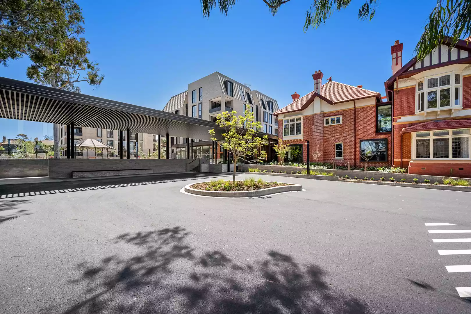 Residence 18 - Your private Level 3 sanctuary overlooking Studley Park