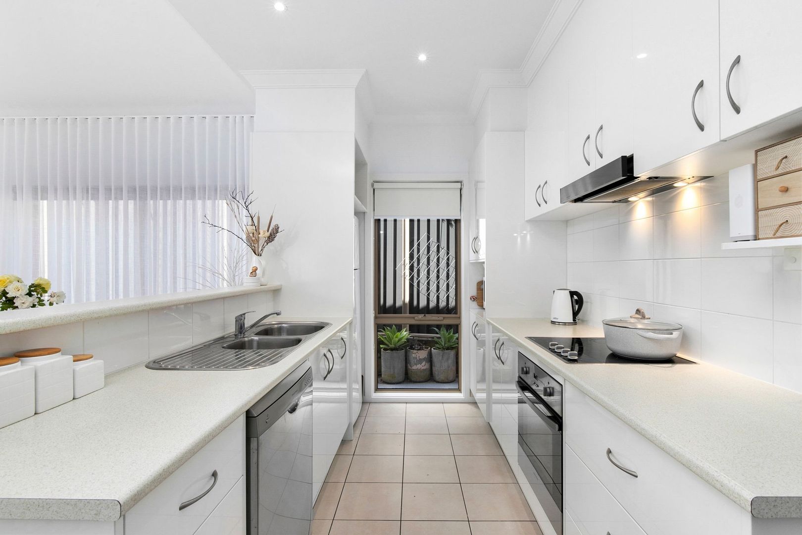 Renovated 2 Bedroom Villa with Views over Geelong