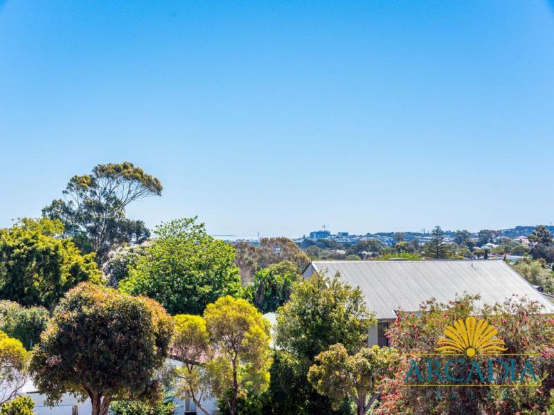 Arcadia Waters Bicton - Views, Views & More Views...