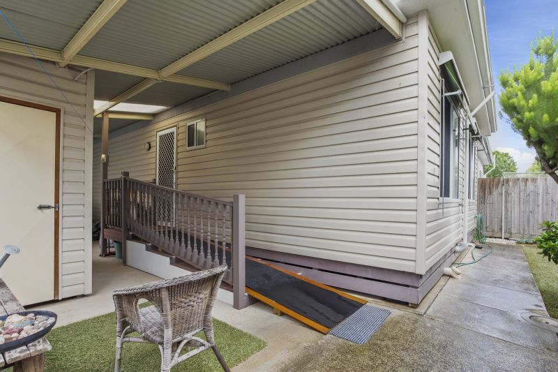 Beautifully presented 2 bedroom home!