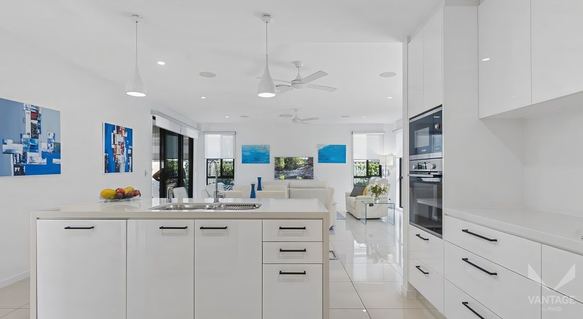 Immaculate 2 bed + study on corner lot