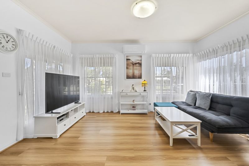 Charming Corner Cottage