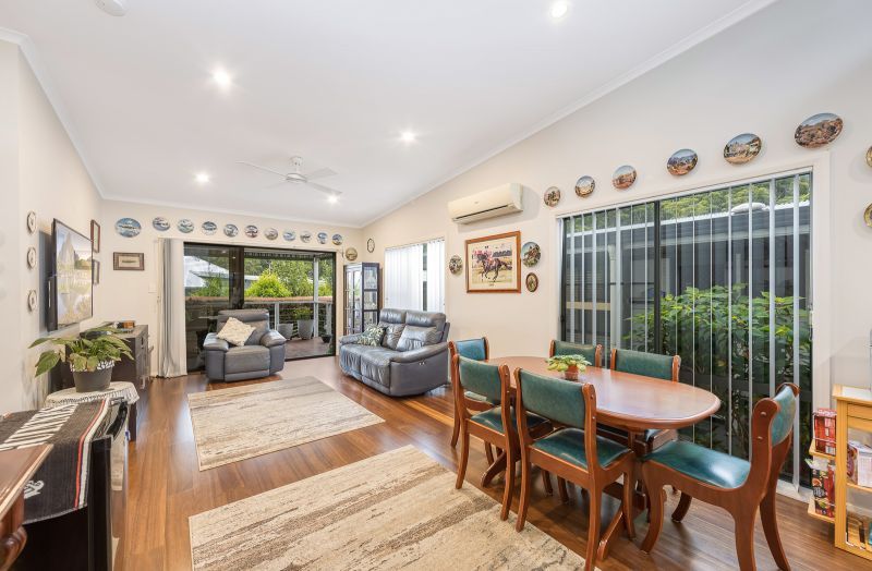 Stunning Coastal Retreat – Entertainer's Paradise!