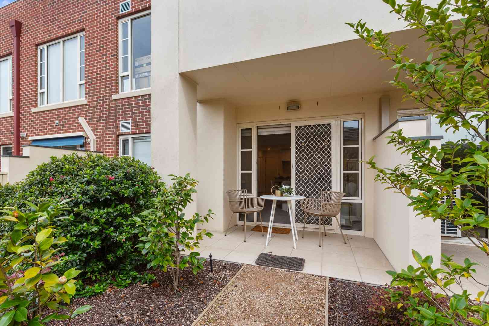Stylish one-bed ground-floor apartment with outdoor space