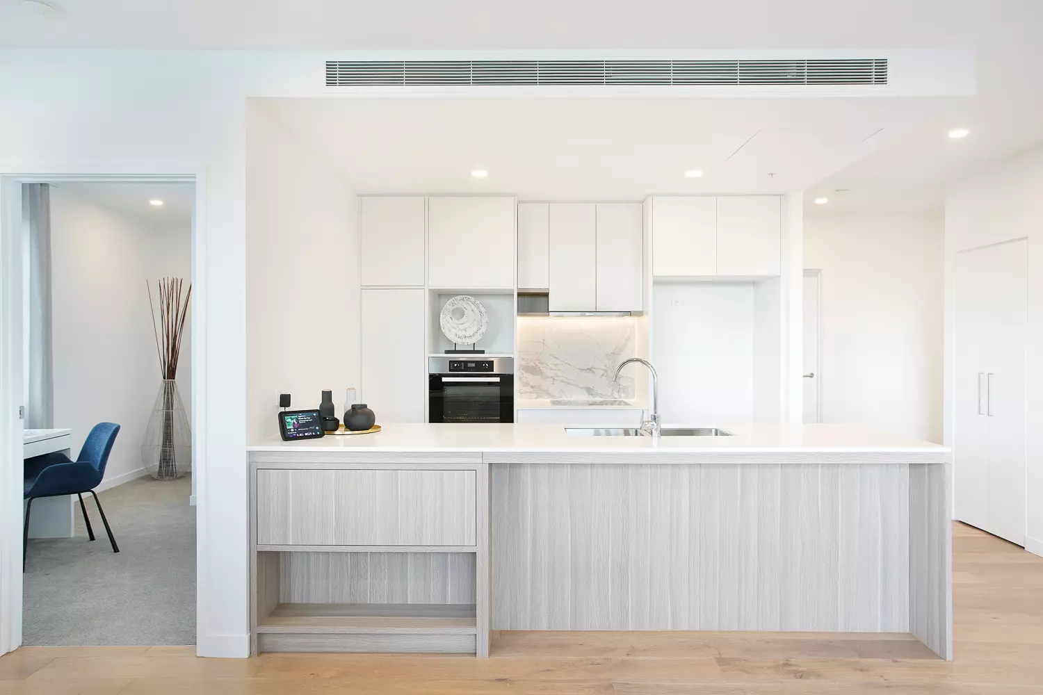 Light, Space and Stunning City Views-Last Remaining 3 Bedroom! Apt 201