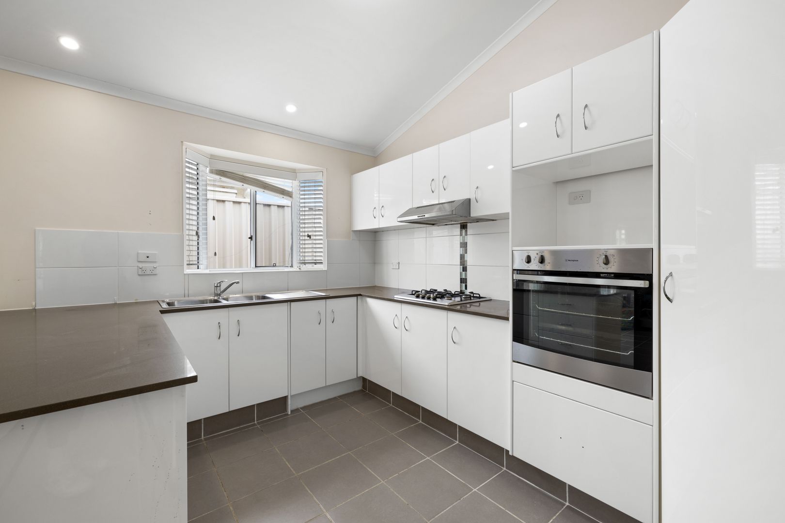 Two bedroom plus study Bottlebrush design home in Palm Lake Resort Eagleby