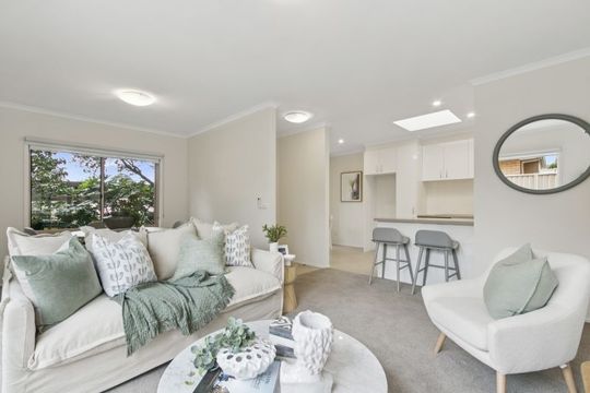 2 bed villa with private courtyard and modern kitchen
