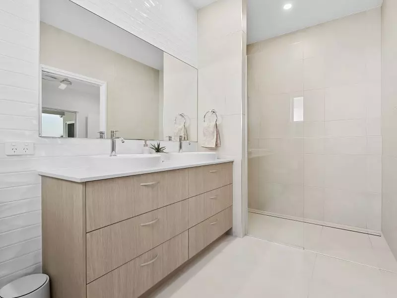 Site 84 - Established Avoca