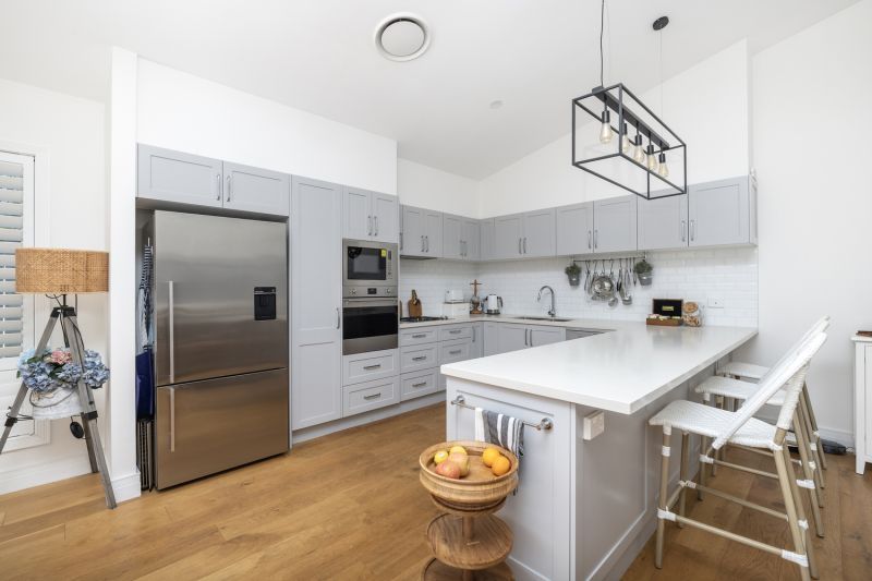 Elegant Three-Bedroom Retreat - Sunlit Alfresco Living