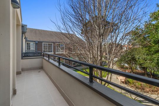 Double balcony apartment overlooking the garden