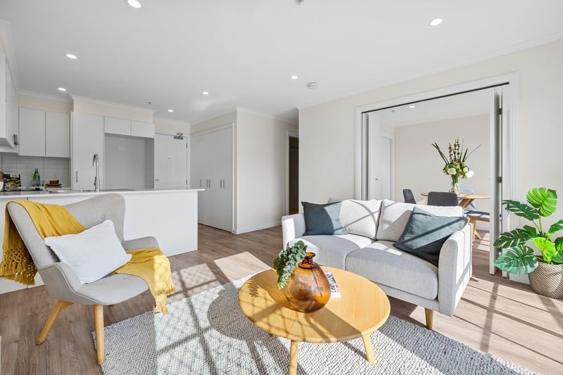 Bright, Contemporary Living with Open-Plan Style