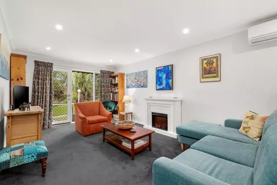 One Bedroom Unit, on the flat!  Are you fussy? Be the new owner of this beautifully refurbished unit.