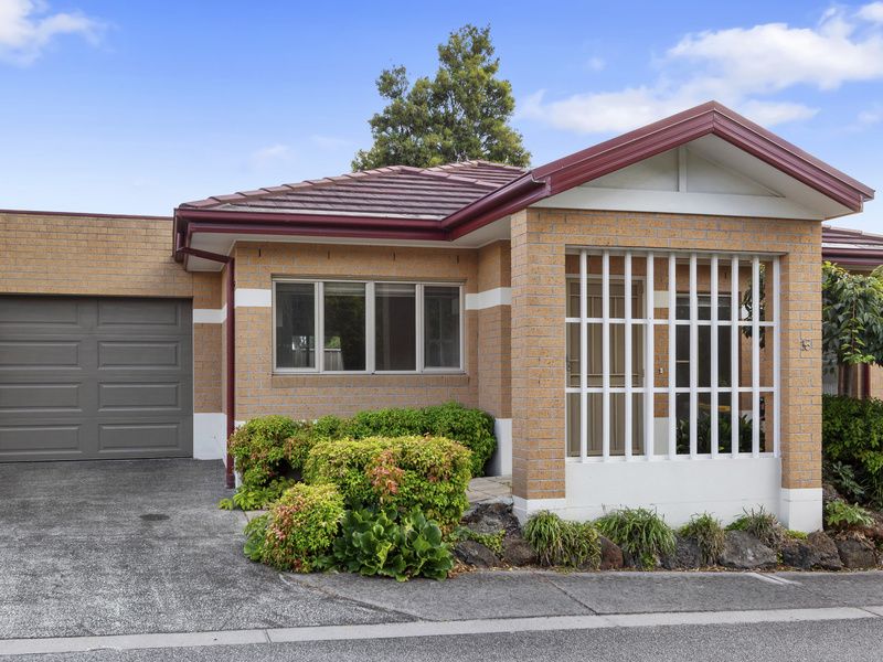 Stylish Residence Steps from the Clubhouse