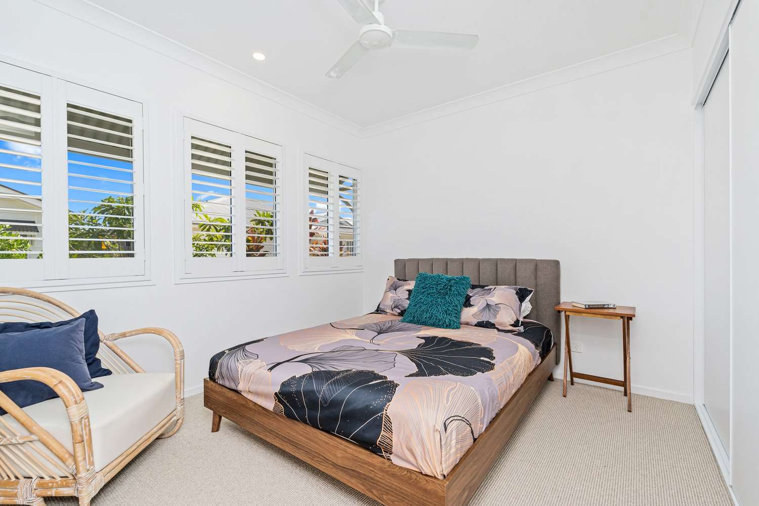 Simplicity and Style – Bright Modern Haven