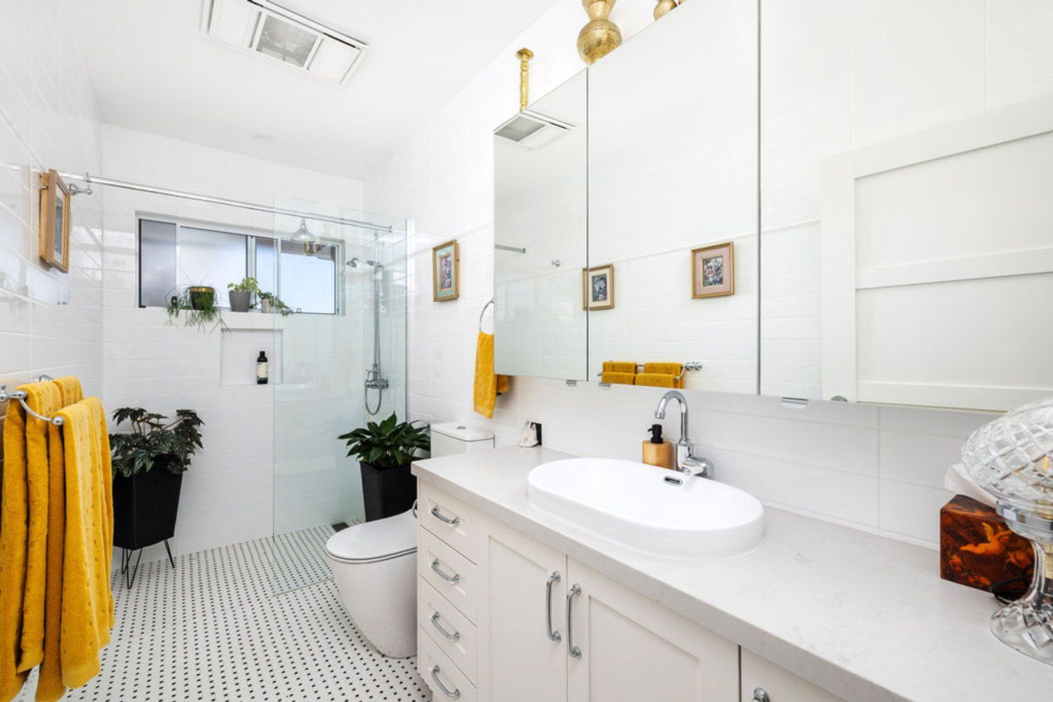 Unique Design - Spacious Luxury Living with Private Bushland Outlook