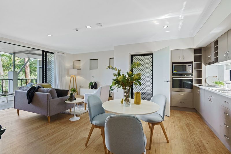 Ground-level one-bedroom apartment with separate bathroom