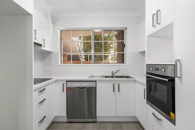 Perfectly maintained ground floor unit, with just a stroll to the main clubhouse and facilities