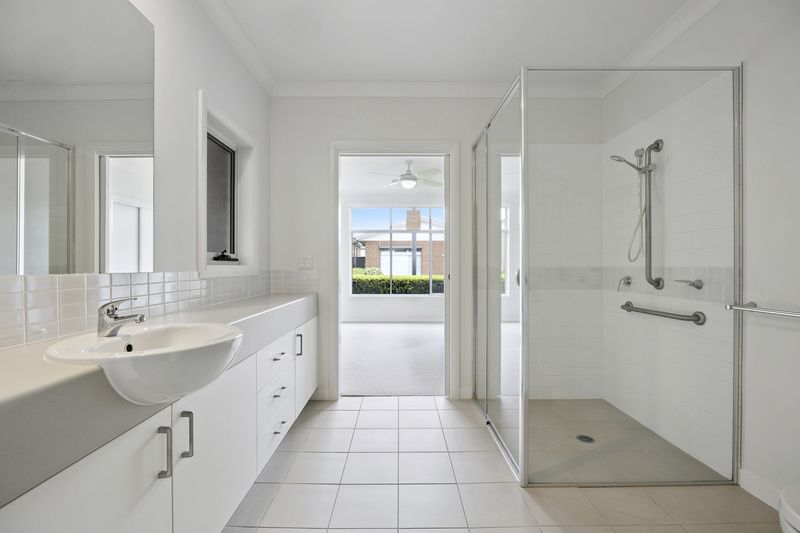 Freshly Updated Villa Close to Clubhouse and Pool