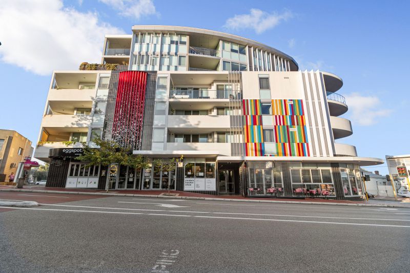 Stunning Views and Urban Lifestyle!!