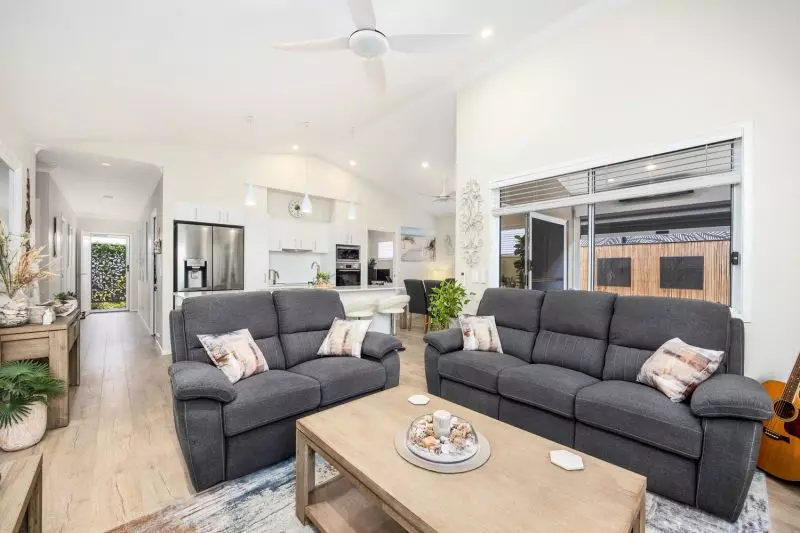 Stylish Corner Home – Extended Private Alfresco
