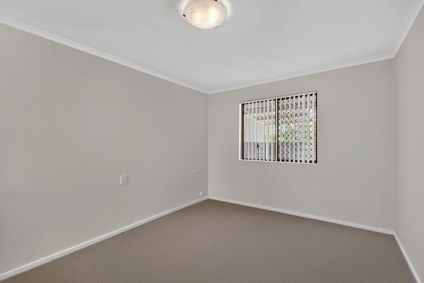 Lovely 1 bedroom unit in Frederick Guest Retirement Village in the heart of Bull Creek.