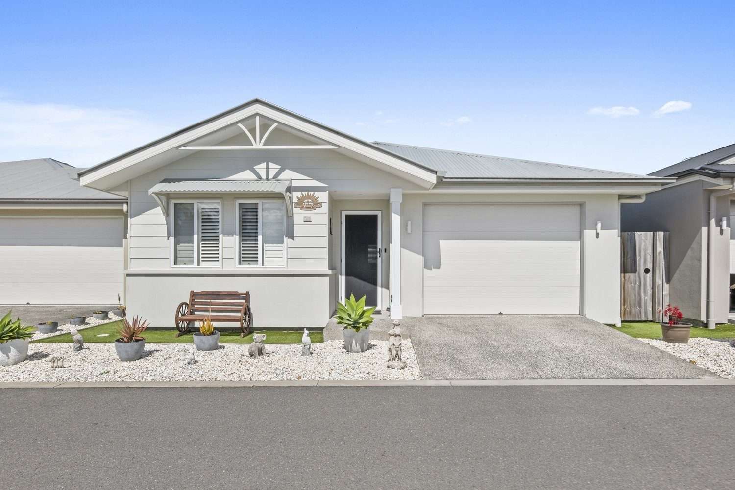 Stylish Home Near Clubhouse