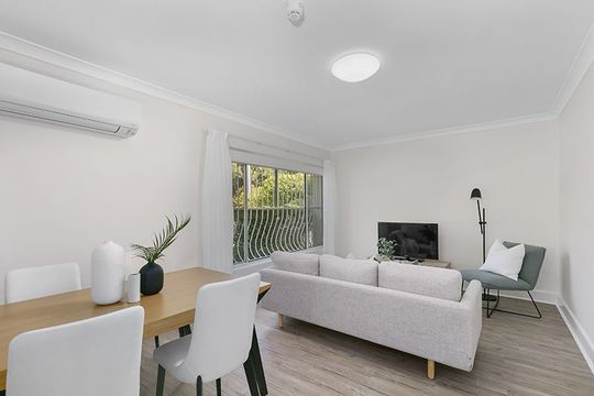 Exquisitely renovated 2 bedroom unit with well-sized living area and spacious kitchen.