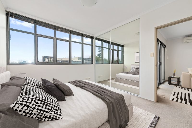 Top Floor With Park Views