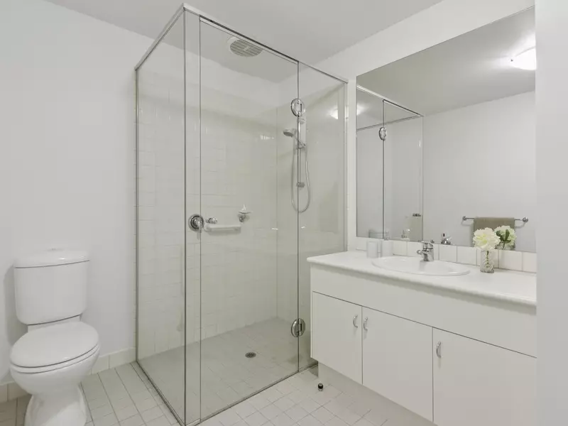 Refreshed Villa, Private garden and Open-plan Living