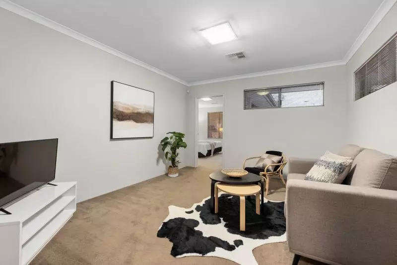 Spacious Riverside Family Retreat!